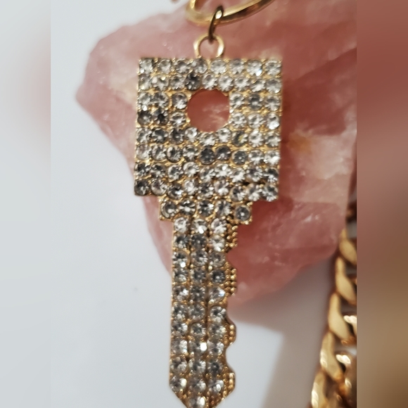 KEY necklace Sparkly Rhinestones Cuban chunky chain faux toggle gold pendant - Picture 5 of 8